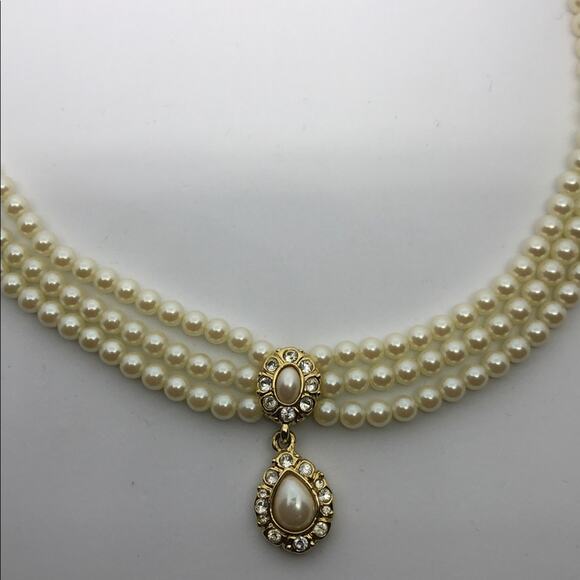 Vintage Givenchy Pearl & Rhinestones Necklace triple strand with Pendant - Picture 5 of 9
